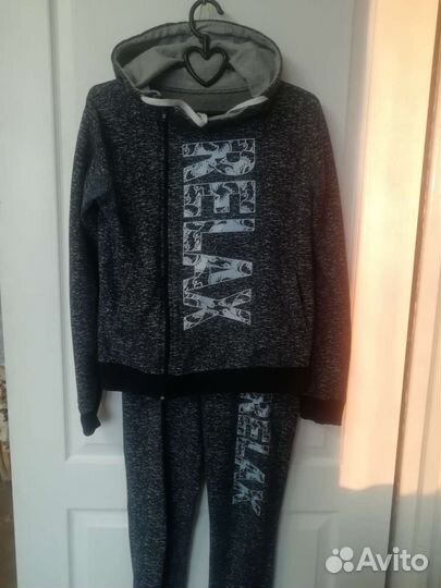 Костюм спортивный раз 40