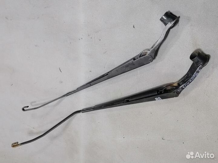 Поводок стеклоочистителя Chrysler Concorde 1998-04