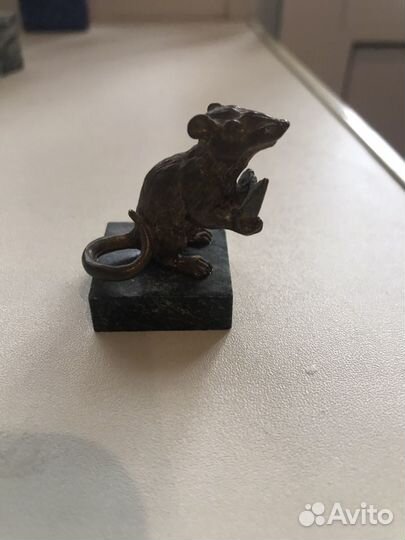 Бронзовая статуэтка крысы