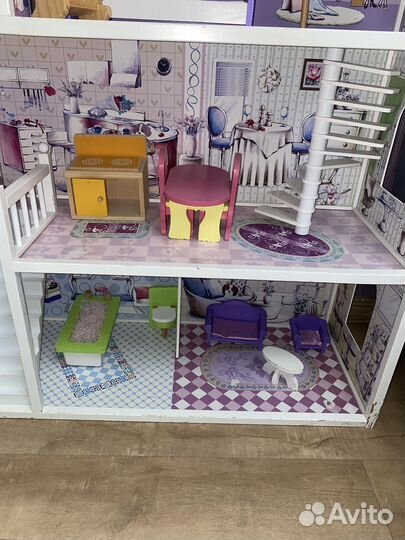 Кукольный домик с мебелью