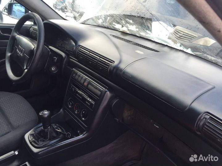 Ауди А4. салон. торпеда. щиток приборов. руль