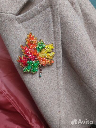 Брошь ручной работы Кленовый лист, подарок учителю