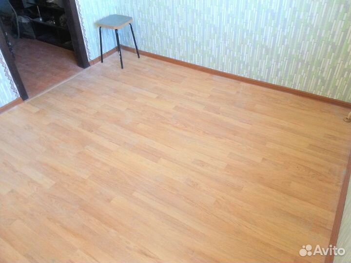 Укладка линолеума,ламината,плинтуса,склейка,фанер