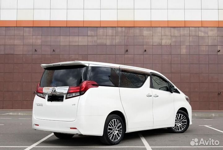 Аренда автомобиля с водителем,трансферы