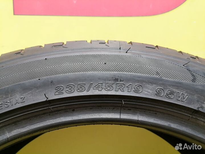Bridgestone Potenza S001 235/45 R19