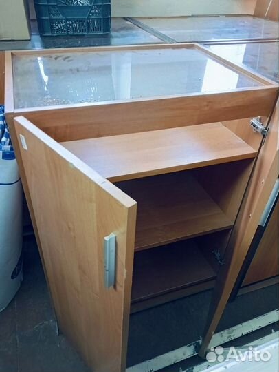 Мебель: витрины, шкафы, тумбы, полки, стеллажи