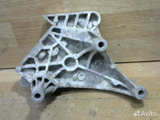 Кронштейн двигателя Volkswagen Caddy 3 06F199207AF