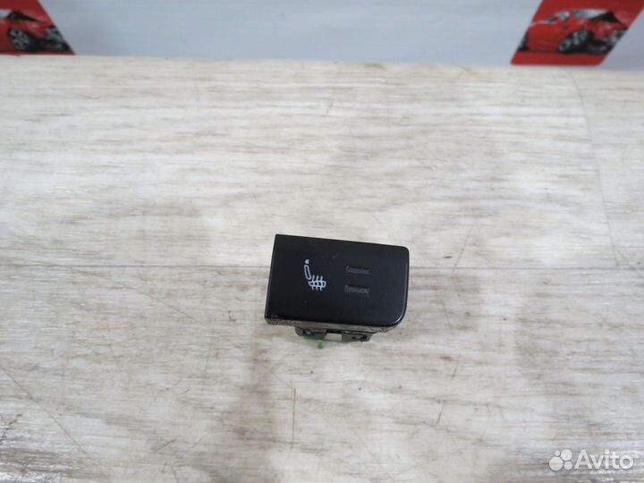 Кнопка обогрева сидений Volkswagen Polo