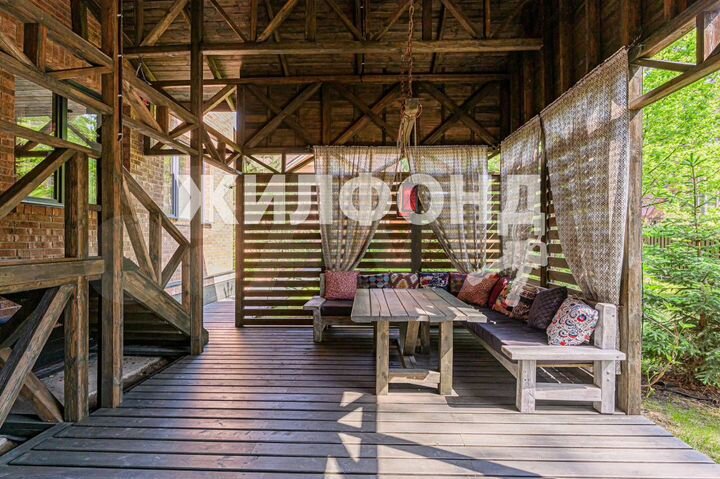 Дом 507,6 м² на участке 7,5 сот.