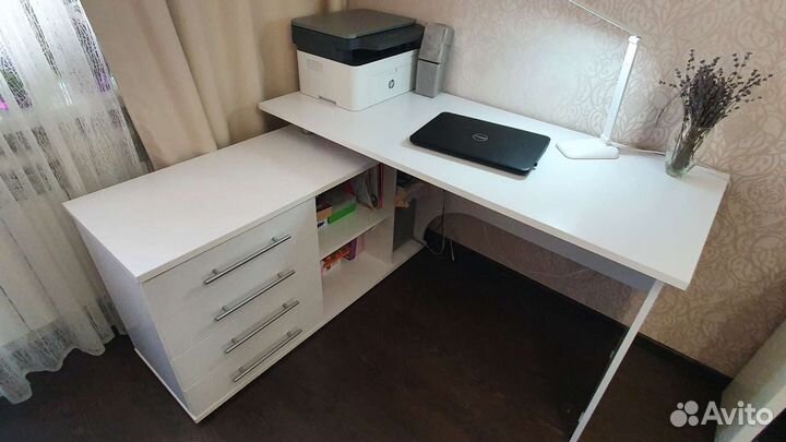 Письменный стол для школьника угловой