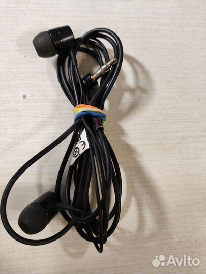 Проводные наушники
