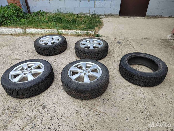 Колеса зимние bridgestone 215/60R17