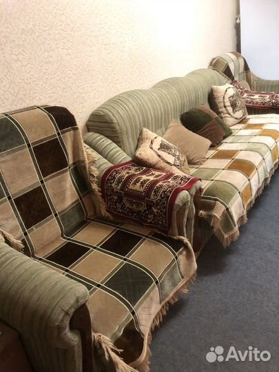 Продам Диван с креслами