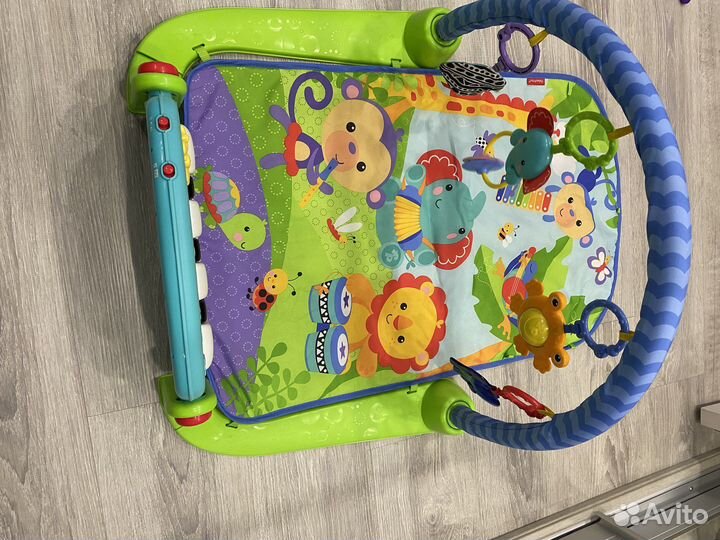 Развивающий коврик fisher price с пианино
