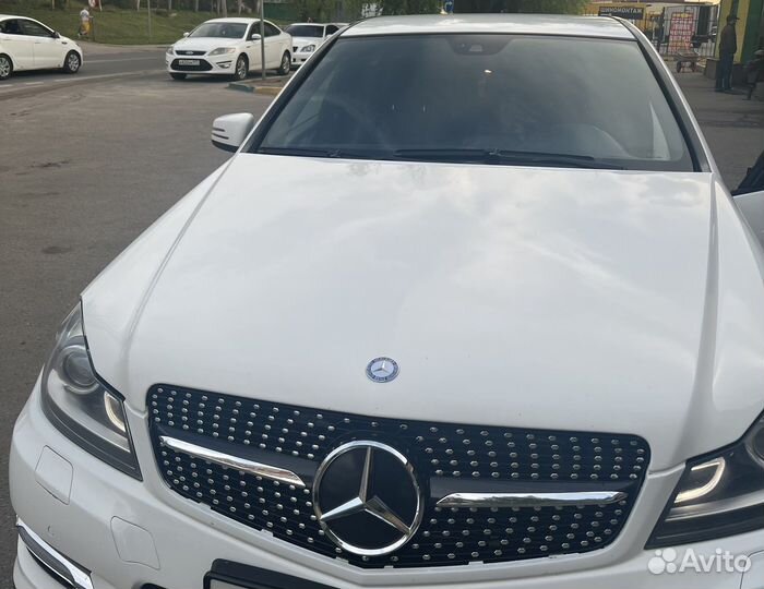 Решетка радиатора Mersedes w204