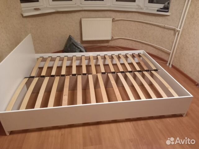 Кровать