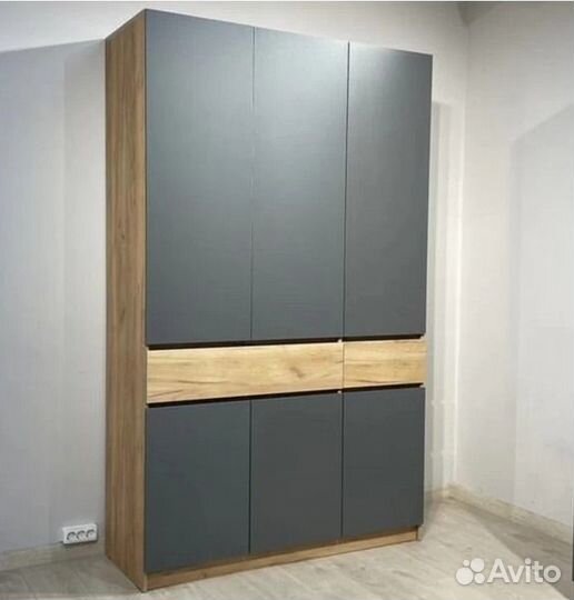 Шкаф трехстворчатый 