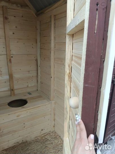 Деревянный туалет для дачи