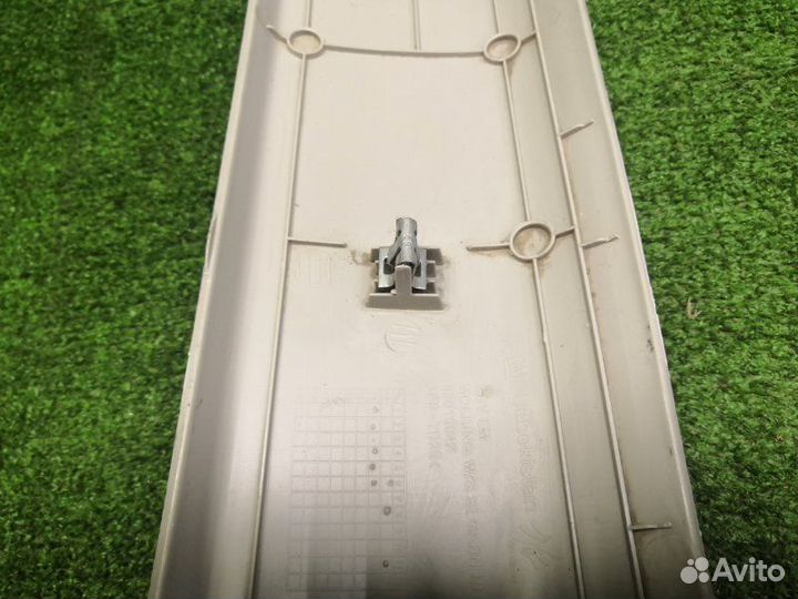 Накладка передней правой стойки передняя правая