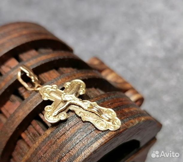 Золотой крест 583 пробы массой 1,95 грамма