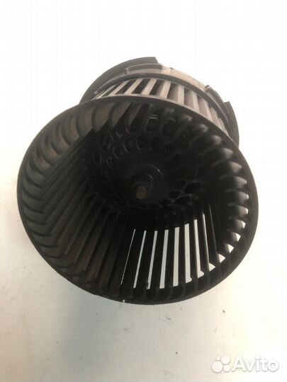 Мотор (моторчик) вентилятора печки Peugeot 308