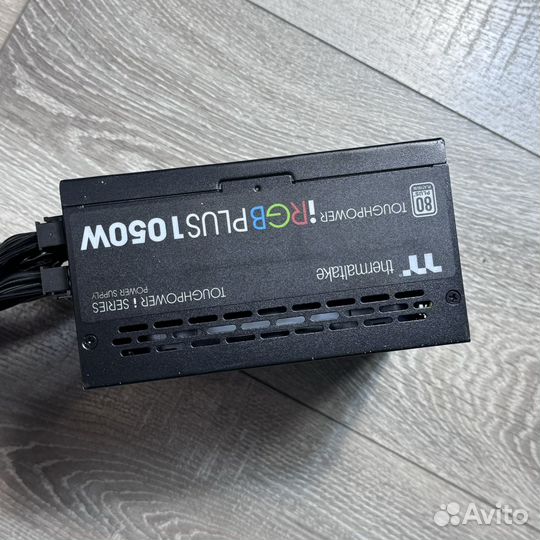 Блок питания Thermaltake 1050W 80+ platinum