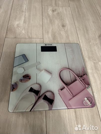 Весы напольные Vitek