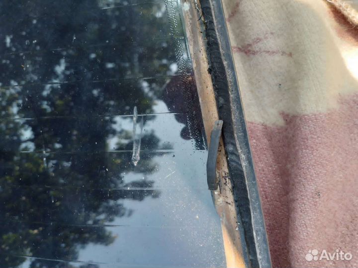 Заднее стекло на заднюю дверь