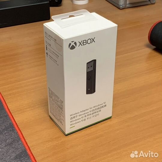 Xbox ONE Li-Ion Rechargeable Battetry & USB-C cabl