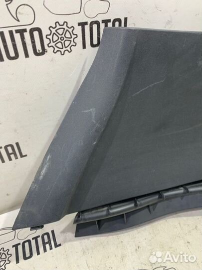 Обшивка багажника правая Nissan Terrano D10