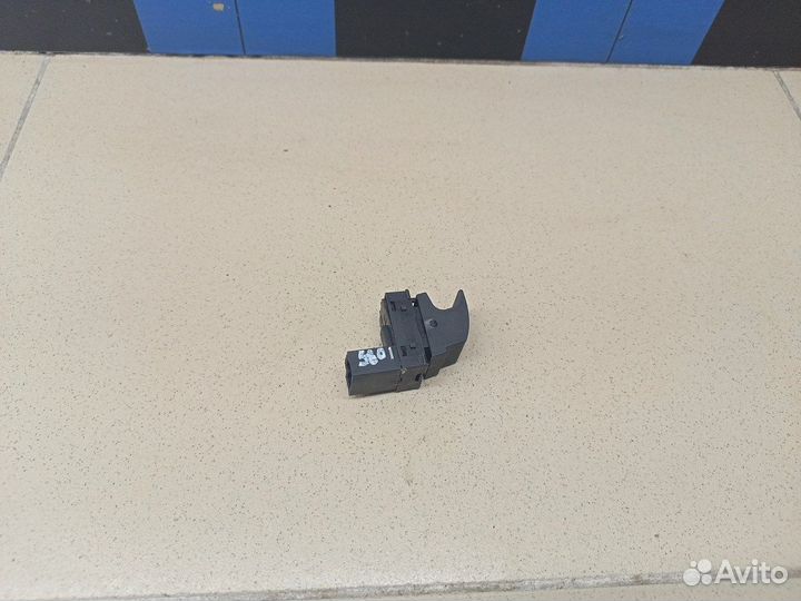 Кнопка открывания багажника Polo (Sed RUS) 2011