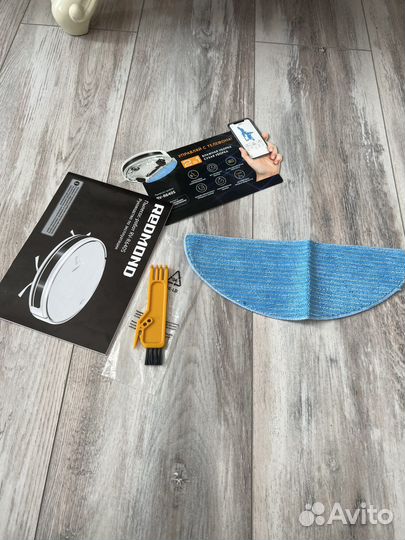 Робот пылесос redmond rv-R640S