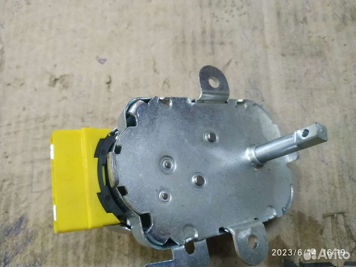 Мотор Motoriduttore mod981 (2 об/мин) сплошной вал