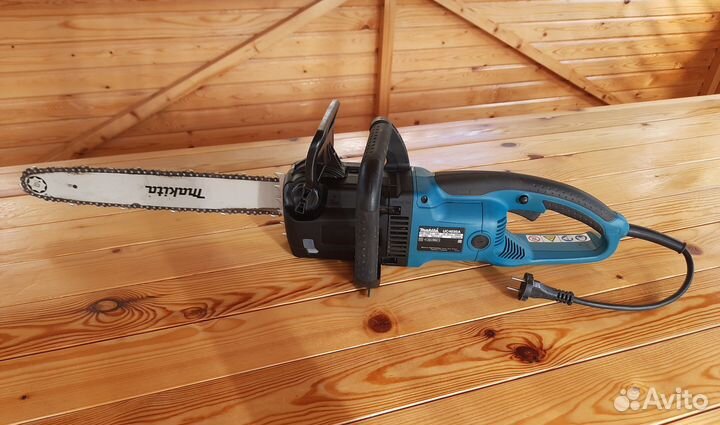 Электрическая цепная пила Makita UC4030A