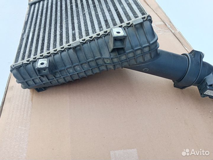 Интеркулер левый Audi Q7 4L, Volkswagen Touareg