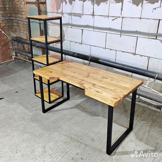 Компьютерный стол с полками в стиле лофт