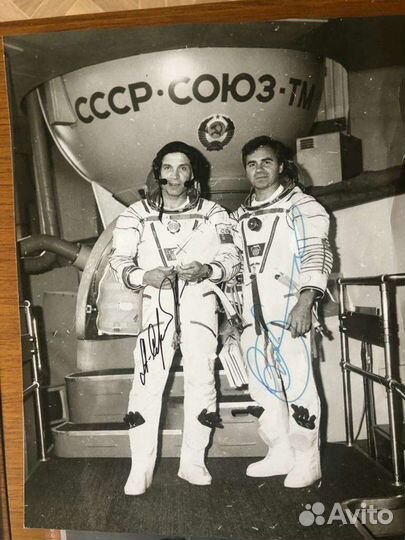 Фотографии космонавтов с автографами