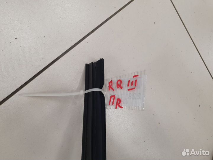 Накладка стекла переднего правого Land Rover Range