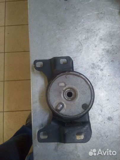 Левая опора двигателя volvo S40, C30