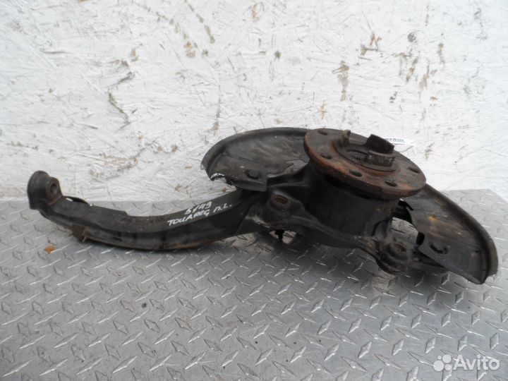 Кулак поворотный левый Volkswagen Touareg 1 7L 7L0