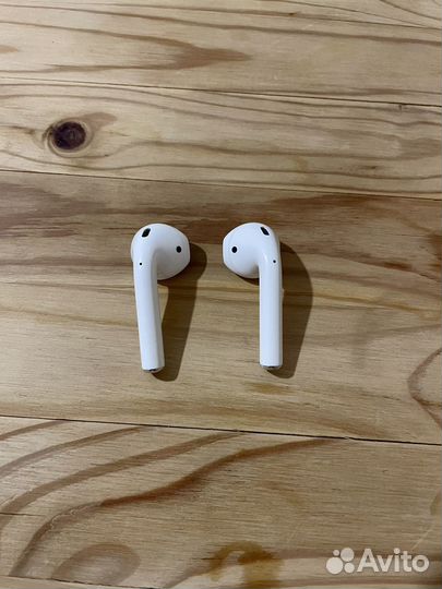 Оригинальные наушники AirPods (2-го поколения)