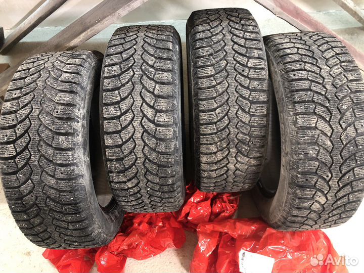 Bridgestone Blizzak Spike-01 225/60 R17