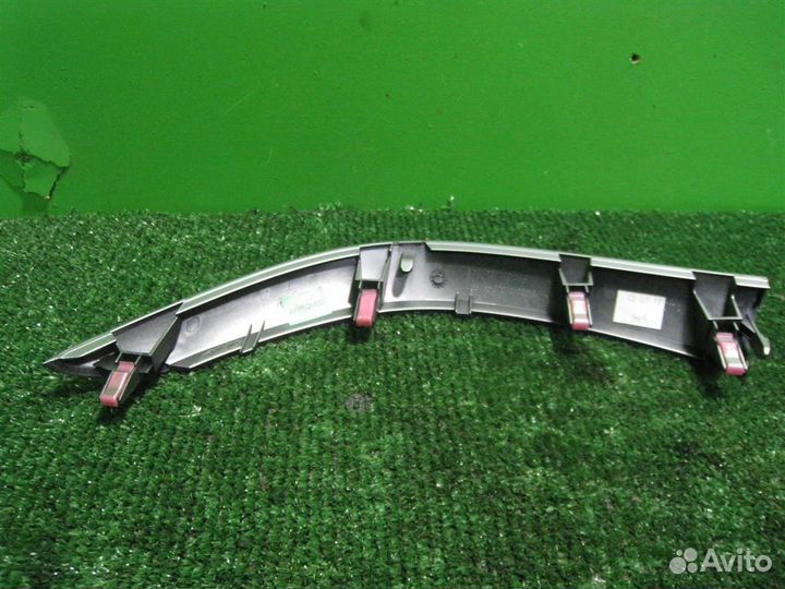 Накладка торпедо правая Toyota Auris E150 2010