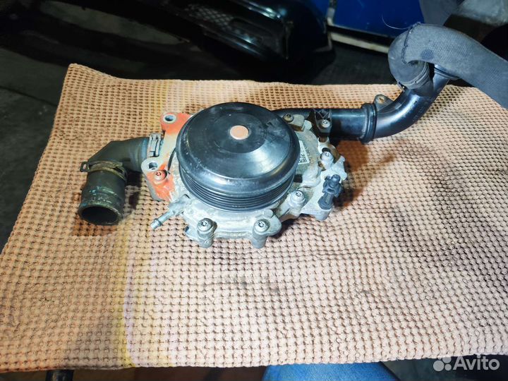 Насос водяной (помпа) Mercedes-Benz W212 OM651