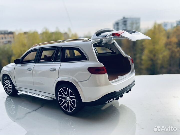 Модель металлической машинки Mercedes GLS