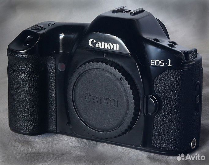 Пленочный зеркальный фотоаппарат Canon EOS 1