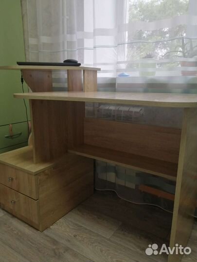 Письменный стол