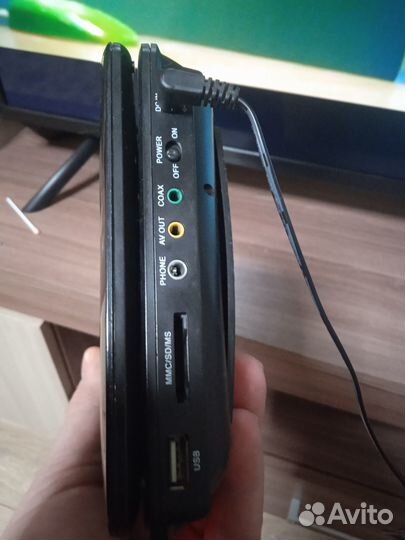 Портативный видеопроигрыватель с экраном