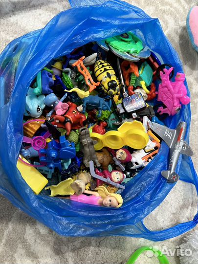Игрушки из киндера пакетом