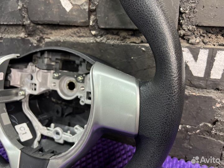 Руль Toyota Vitz KSP130-2039727 1KR-FE 2012